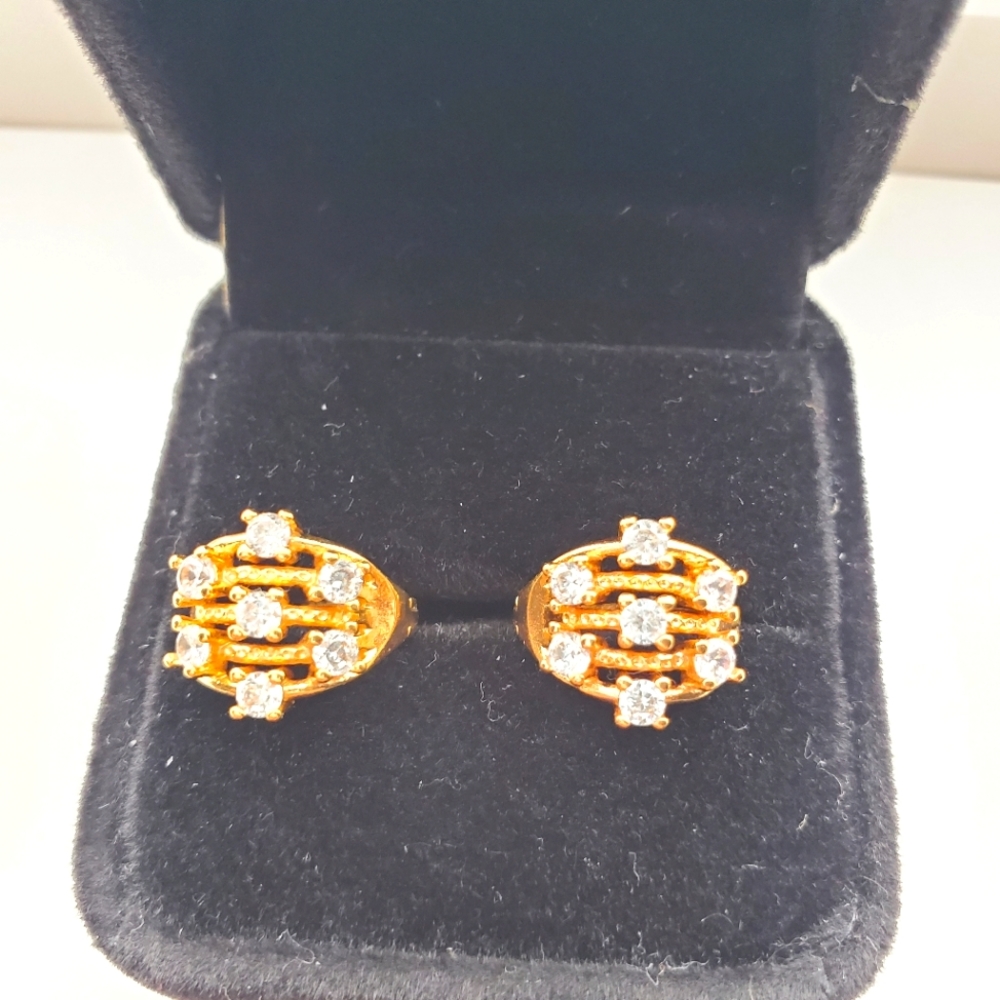 💥💥💥SOLD💥💥💥Beautiful Earrings 10k Gold Plated
